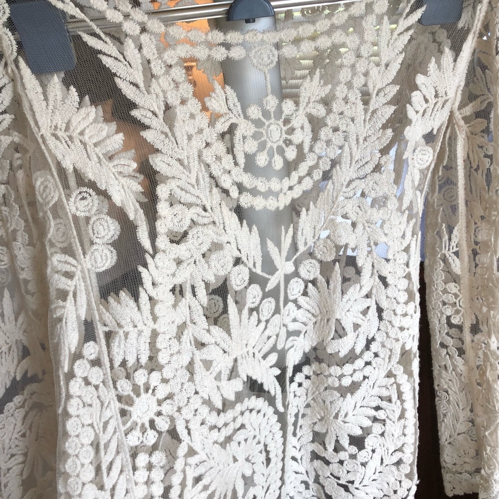 Sheer top cream